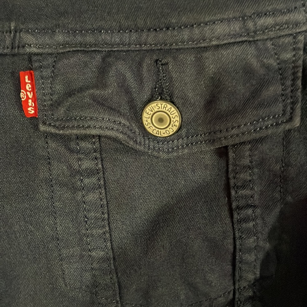 Levi’s - Picture 2 of 3